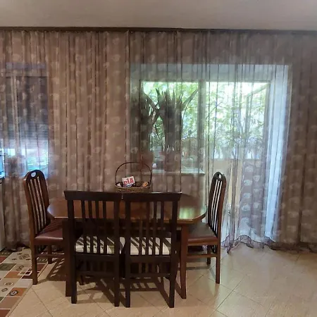 Hospitality Edas Place Homestay *